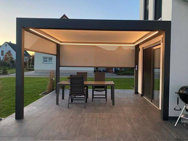 Maßgefertigte Aluminium-Terrassenüberdachung in Kirchhain