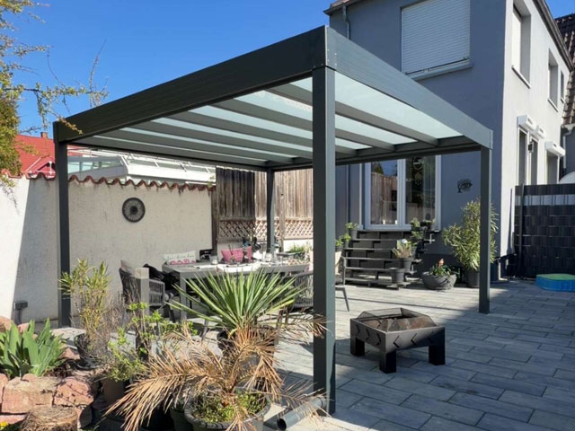 Elegantes Terrassendach mit Verbundsicherheitsglas in Kirchhain